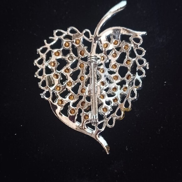 Clear Rhinestone Leaf Shaped Brooch - Picture 2 of 4